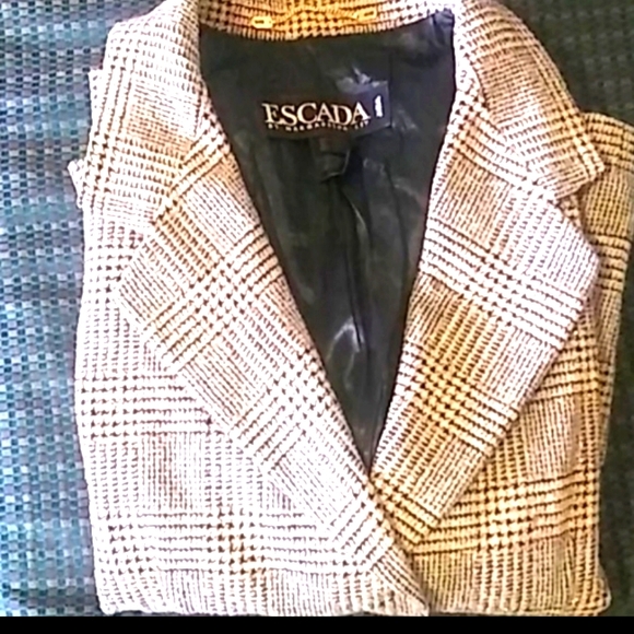 SOLD. Escada Vintage Jacket - Picture 4 of 14